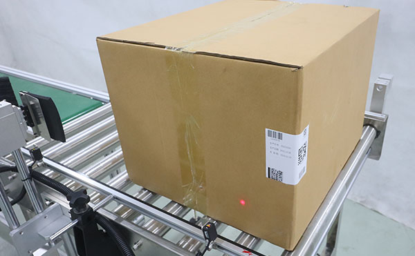 在線打印貼標機,打印貼標機設備,打印貼標機,佼佼者自動化